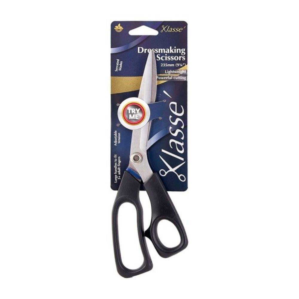Serrated fabric scissors