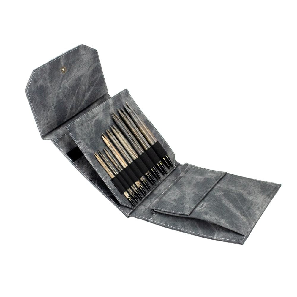 9 pairs of circular knitting needle et with all the accessories.